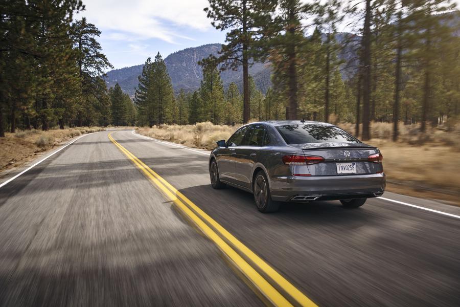  Volkswagen Passat R-Line 2019 года  (NA) (фото 3 из 23)